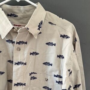 Wrangler Rugged Wear Mens Large Fish Print Button Down Shirt Tan Fishing Outdoor